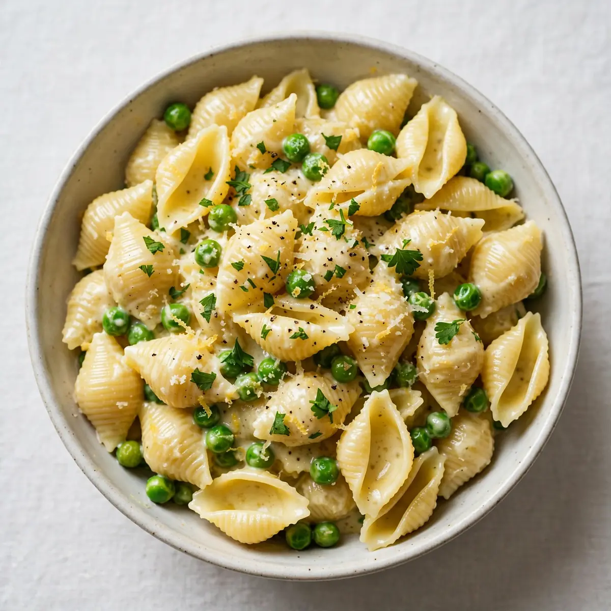 Budget Cremige Lemon-Butter-Shells mit Erbsen zum Meal Prep